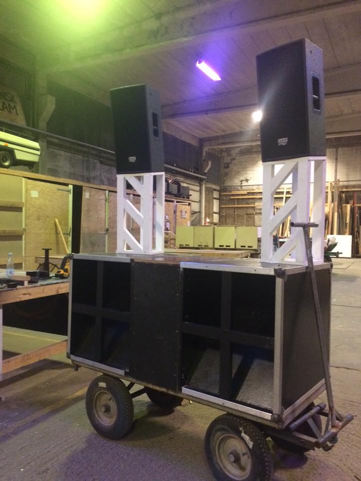 Anlæg under fremstilling til Camp Lalandia. 2x FANE TT1000 + 2x DAP Pro 12". Drevet af Pioneer GM-D8604